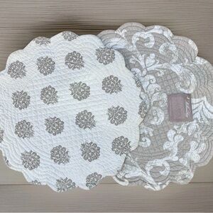 Scalloped Quilted Placemat Set in White and Taupe